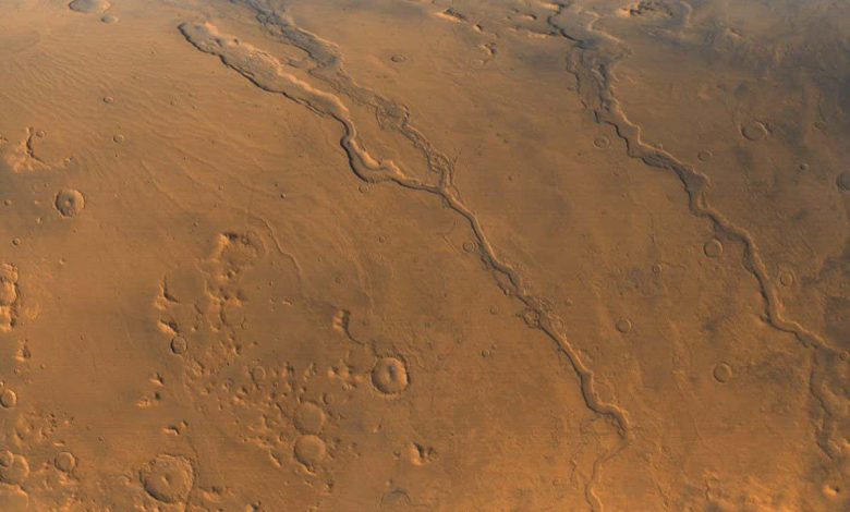 مریخ: سیل های ویرانگر دره های عمیقی در سیاره سرخ ایجاد کردند