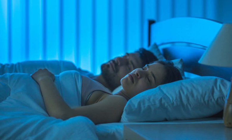 استفاده از چند صفحه نمایش قبل از خواب ممکن است برای خواب شما مفید باشد