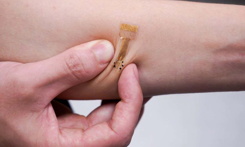 پانسمان الکترونیکی زخم که دارو را برای کمک به بهبود زخم آزاد می کند